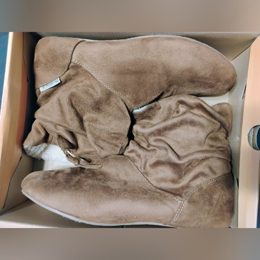 BearPaw Women's Brown Suede Boots